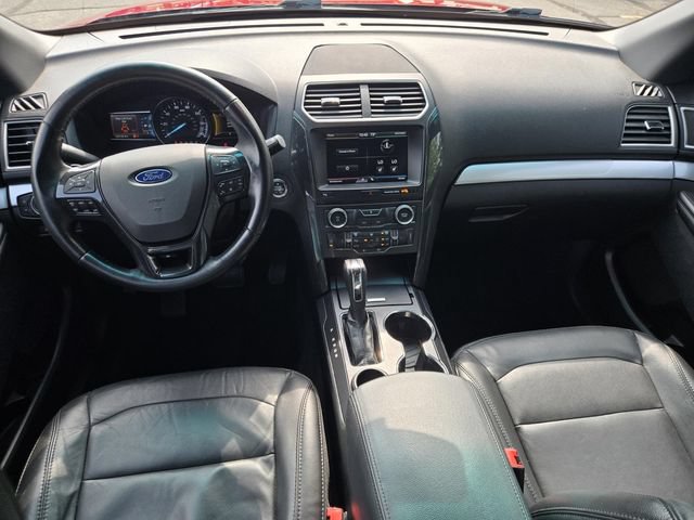 Used 2016 Ford Explorer XLT w/ Equipment Group 202A FWD image 27
