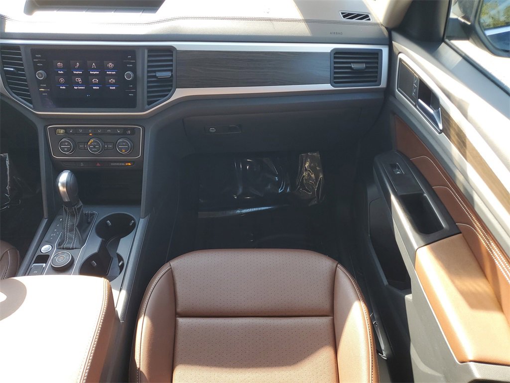 Used 2021 Volkswagen Atlas SE w/ Towing Package image 16