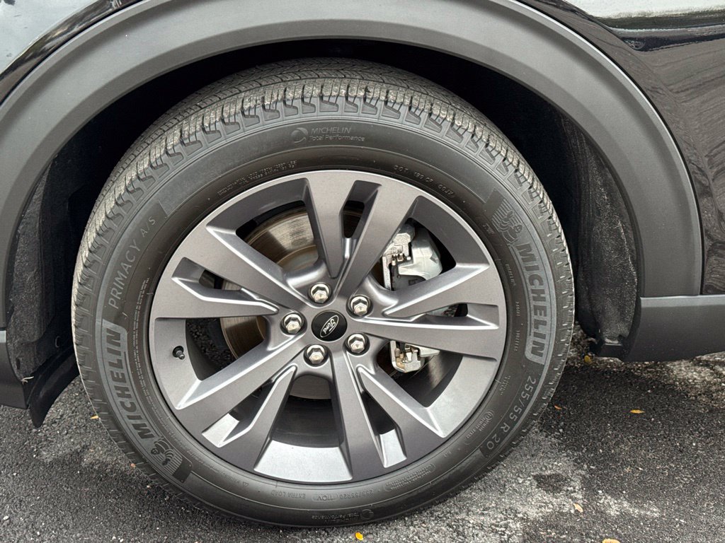 Used 2023 Ford Explorer XLT w/ Equipment Group 202A RWD image 3