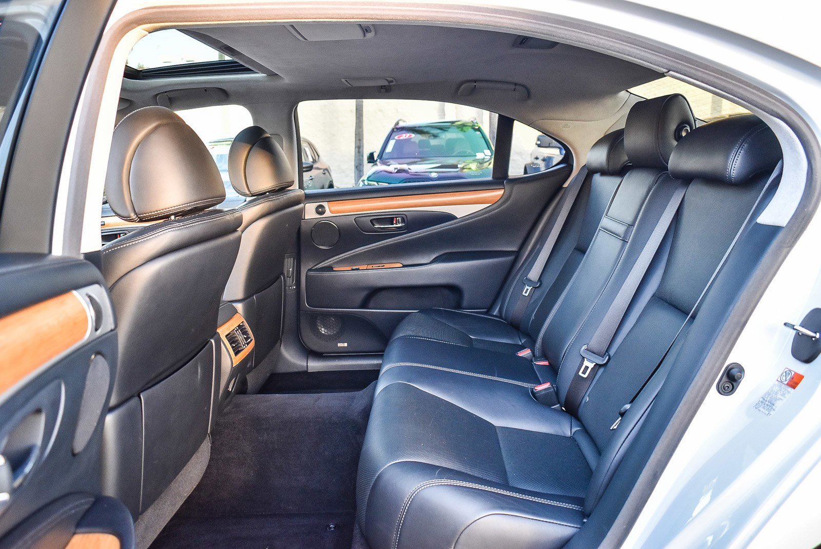 Used 2015 Lexus LS 460 L image 18