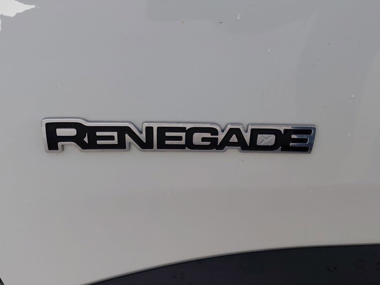 Used 2020 Jeep Renegade Latitude w/ Cold Weather Group AWD/4WD image 22