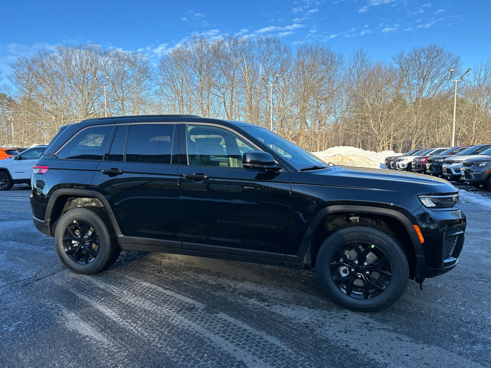 New 2026 Jeep Grand Cherokee Altitude AWD/4WD image 2