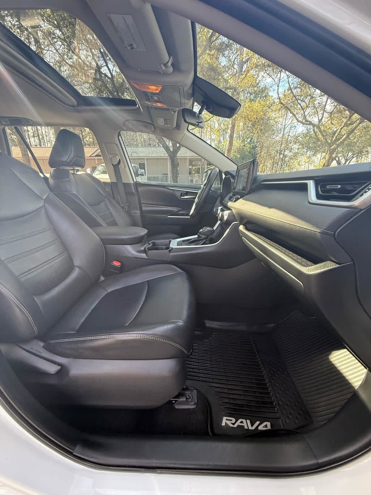 Used 2019 Toyota RAV4 XLE Premium image 12