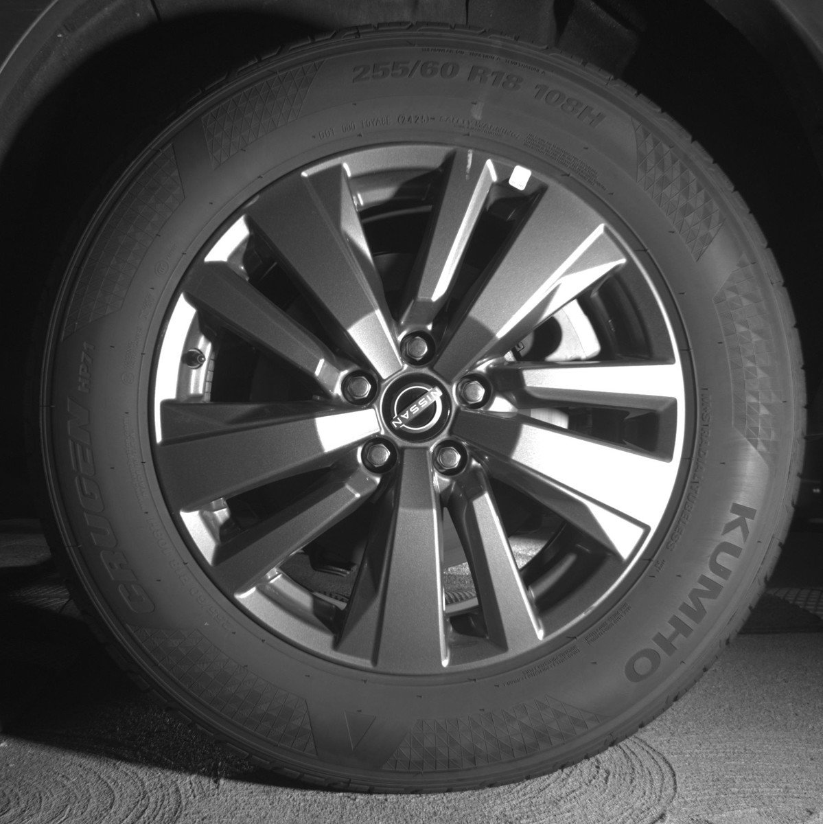 Used 2025 Nissan Pathfinder SV FWD image 14