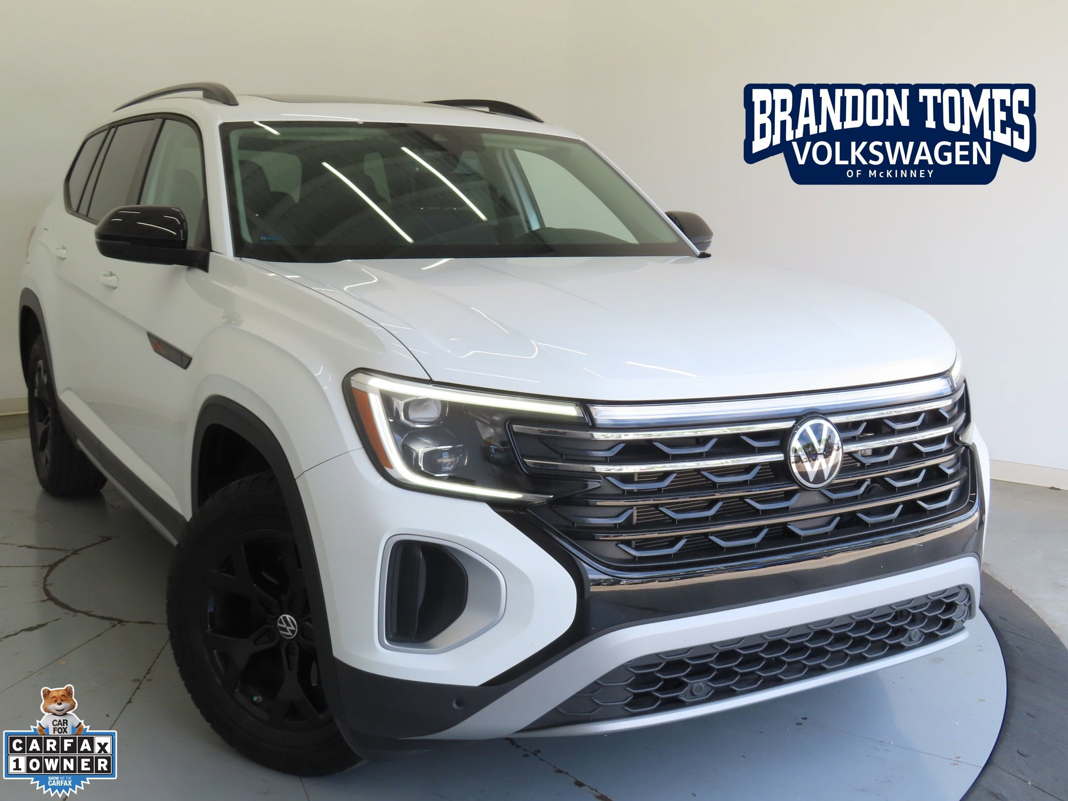 Used 2024 Volkswagen Atlas Peak Edition SE AWD/4WD image 1