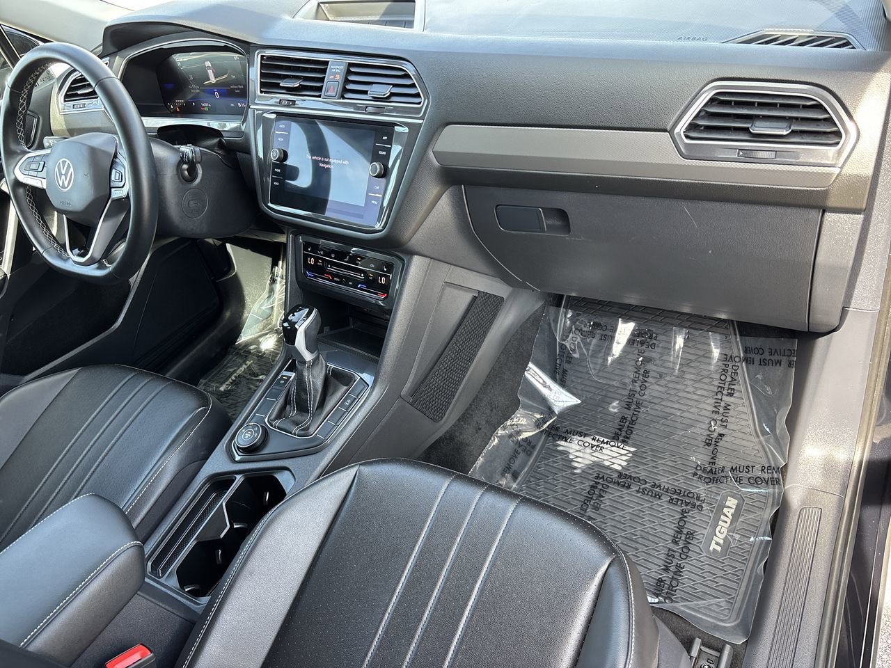 Used 2024 Volkswagen Tiguan SE image 12