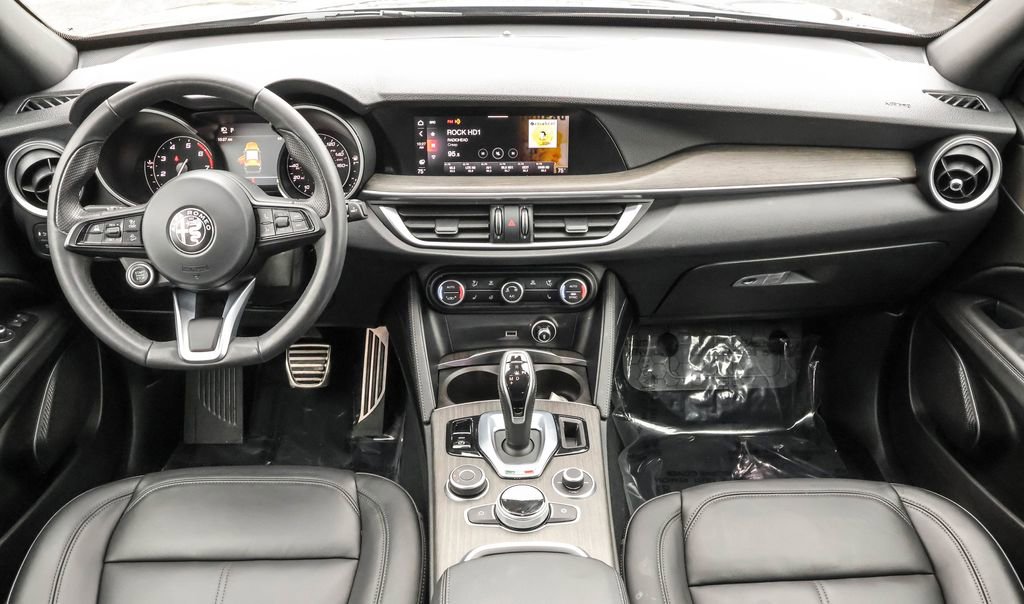 Used 2023 Alfa Romeo Stelvio Ti image 30