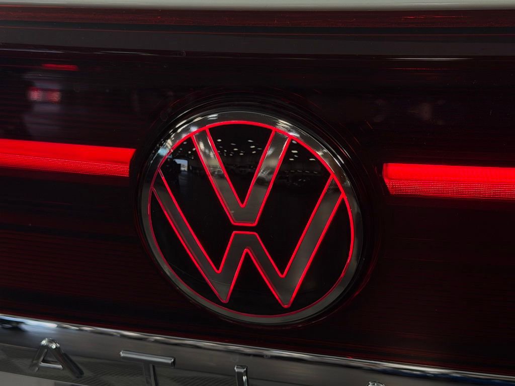 Used 2024 Volkswagen Atlas Cross Sport SEL Premium R-Line AWD/4WD image 12