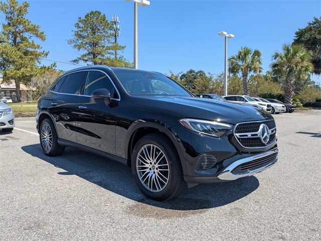 Used 2025 Mercedes-Benz GLC 300 image 3