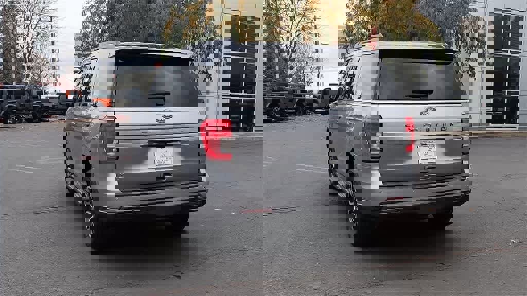 Used 2024 Ford Expedition XLT image 7