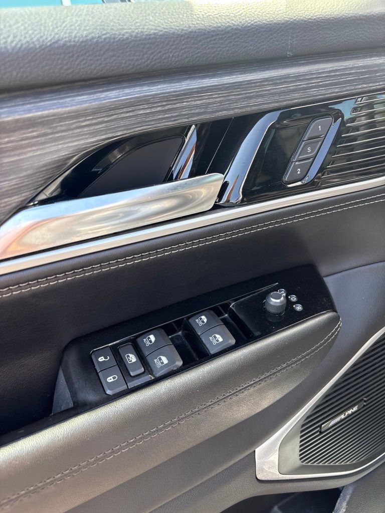 Used 2023 Jeep Wagoneer Series II AWD/4WD image 13