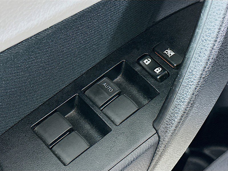 Used 2014 Toyota Corolla LE image 18