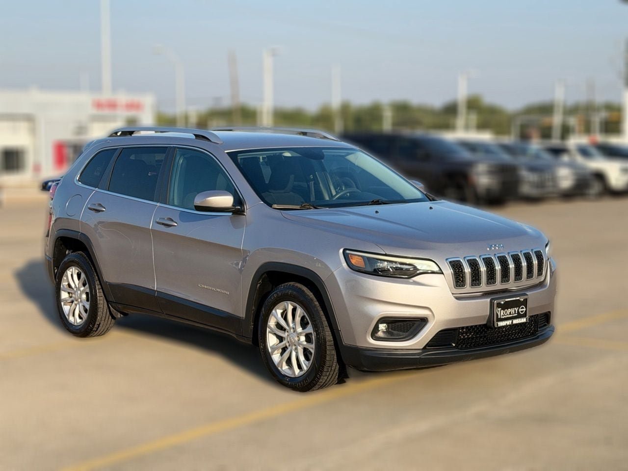 Used 2019 Jeep Cherokee Latitude w/ Popular Appearance Group FWD image 5