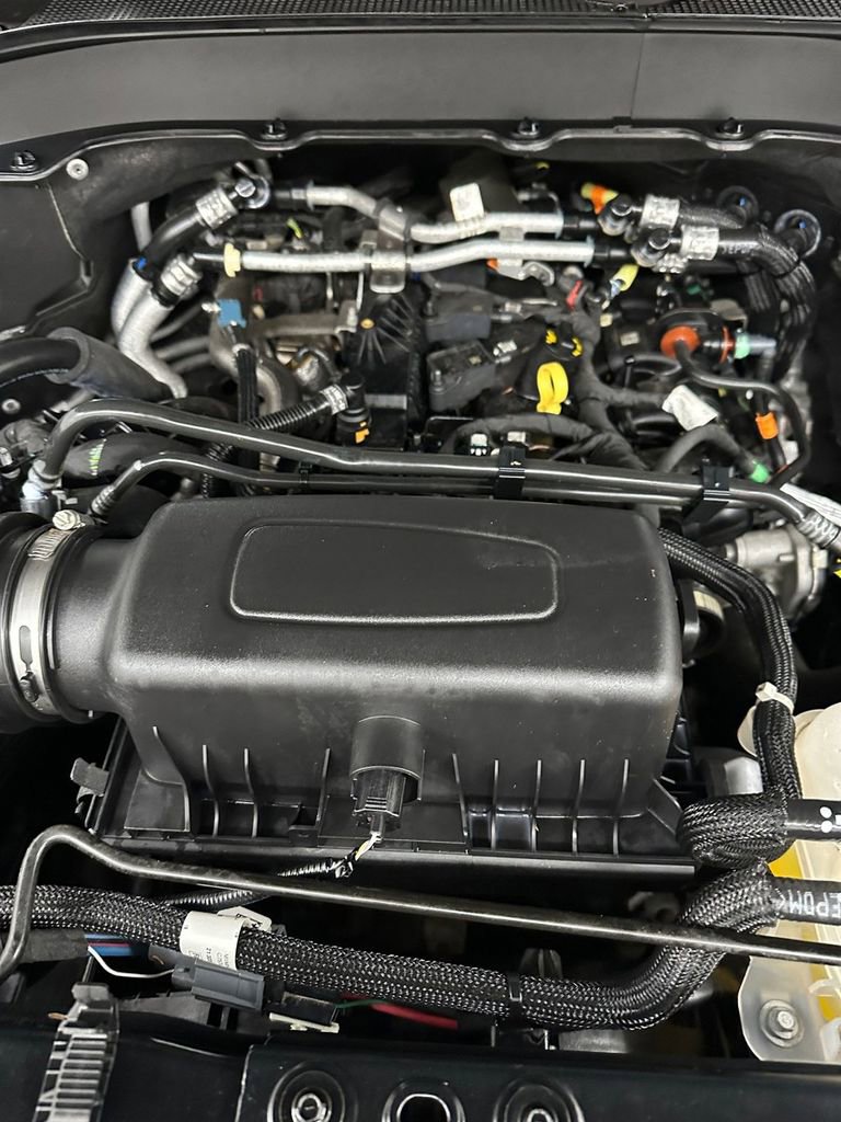 Used 2022 Ford Explorer XLT w/ Equipment Group 202A image 7