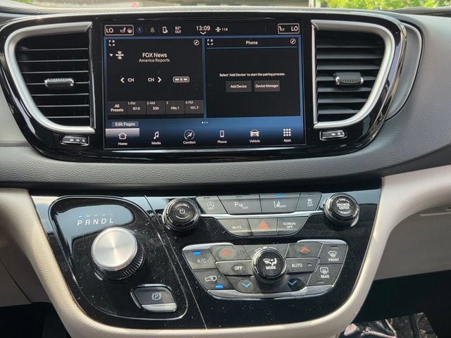 Used 2024 Chrysler Pacifica Touring-L FWD image 18