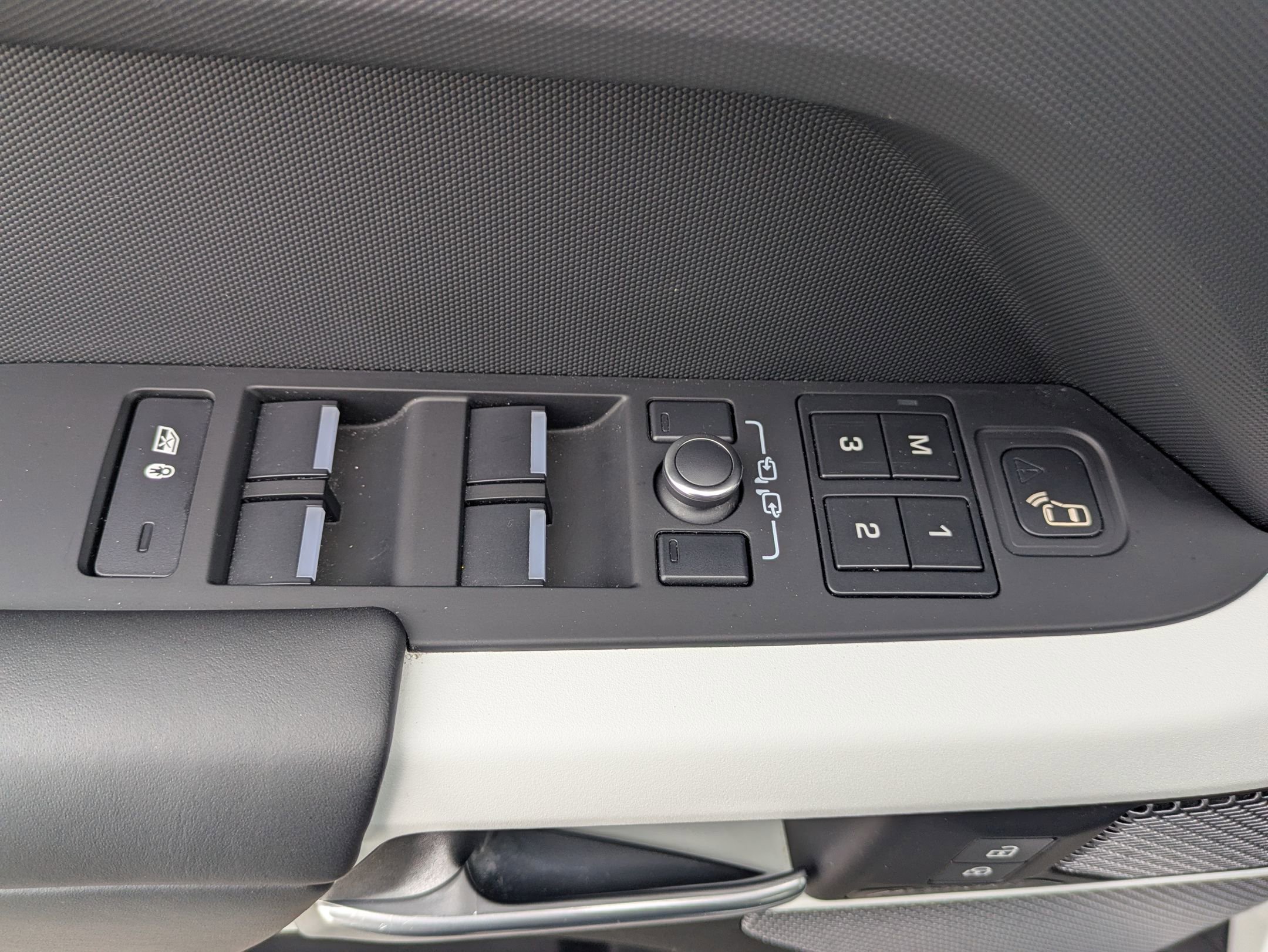 Certified 2023 Land Rover Defender 110 X-Dynamic SE image 22