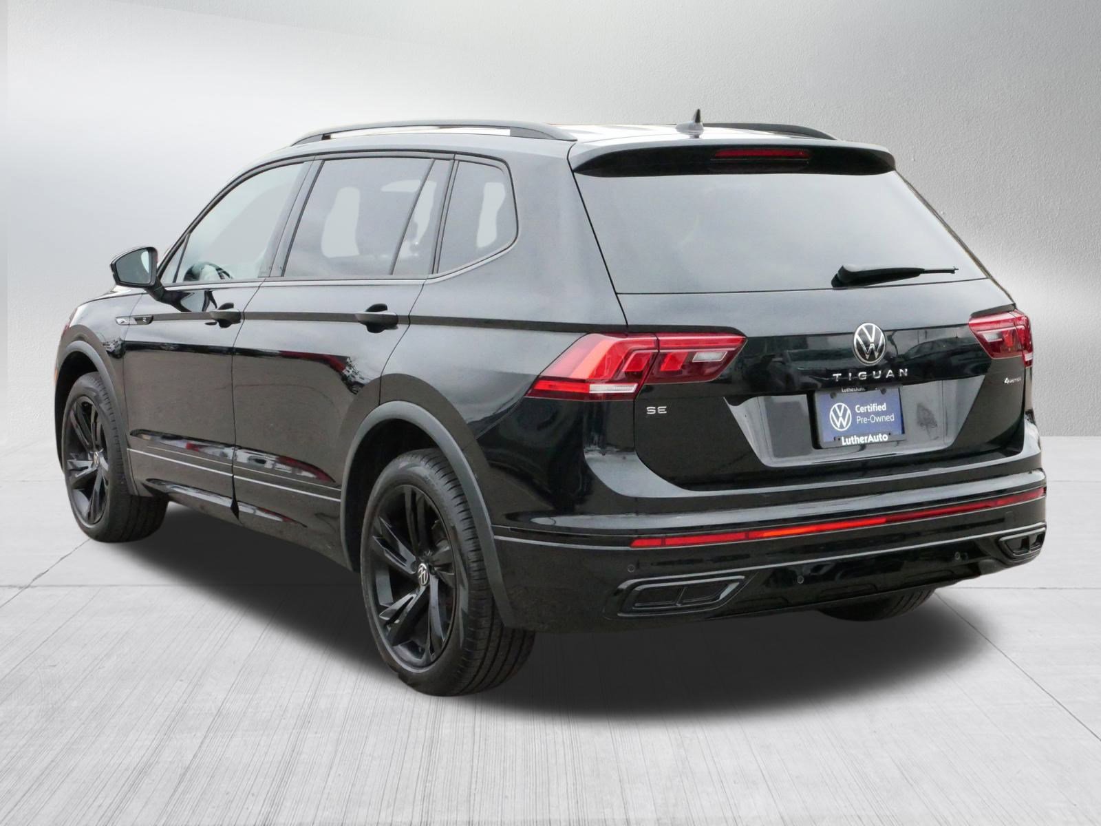Certified 2024 Volkswagen Tiguan SE R-Line image 5