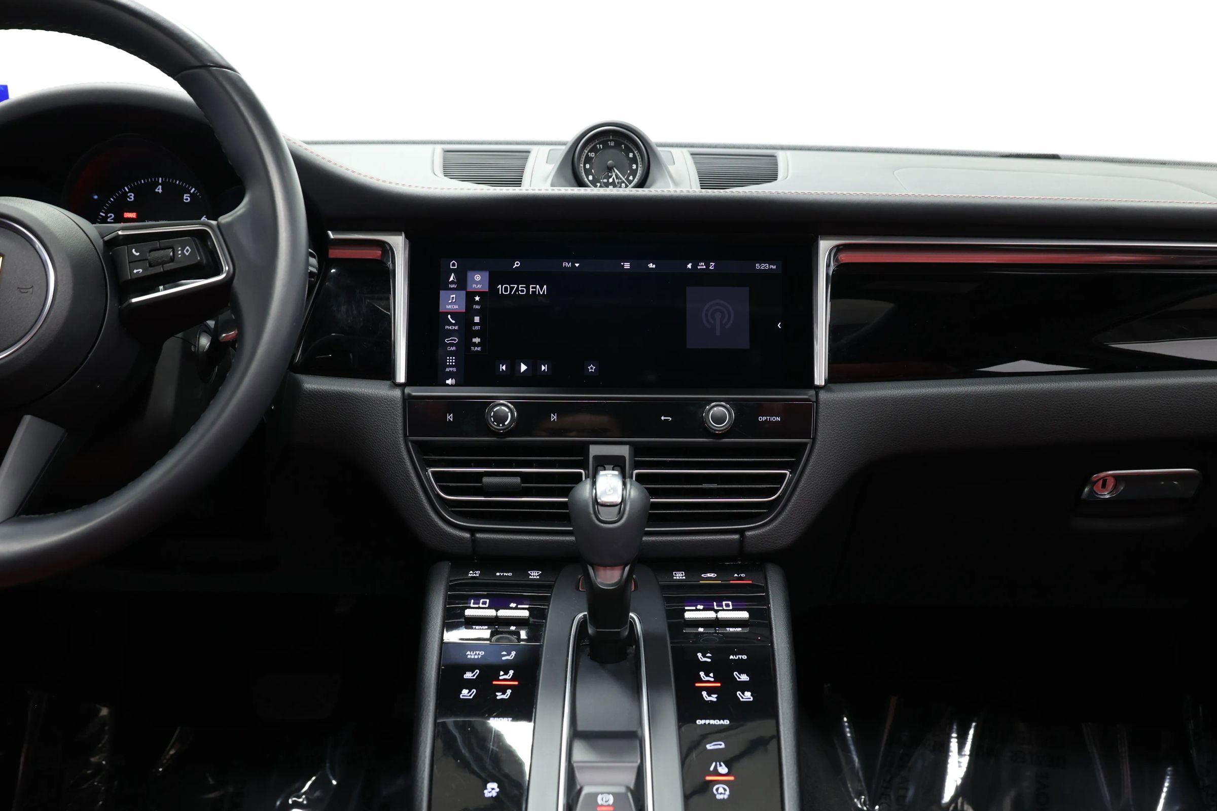 Used 2022 Porsche Macan image 29