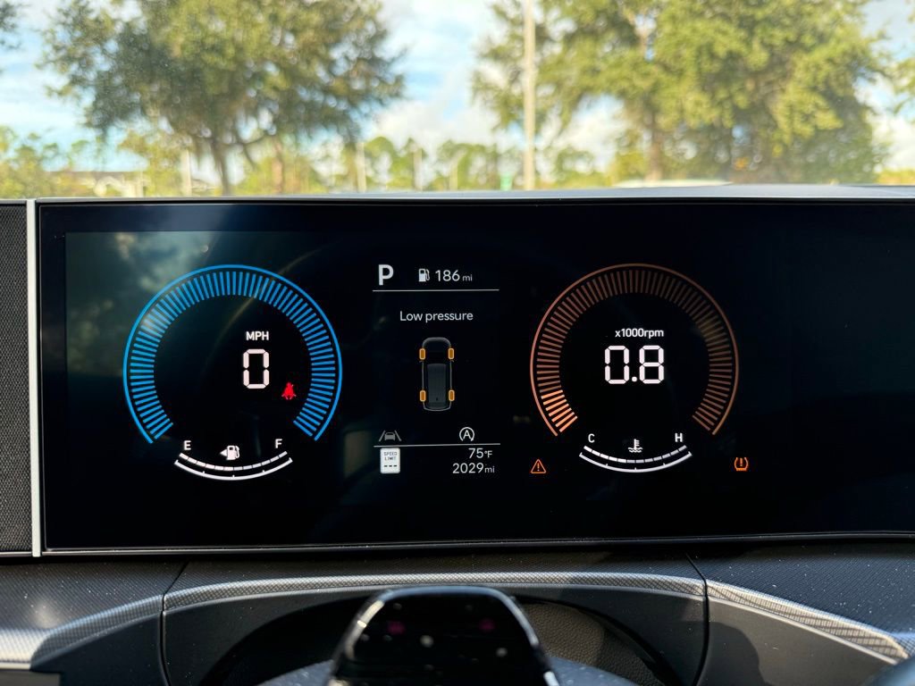 Used 2025 Hyundai Santa Fe SEL image 17