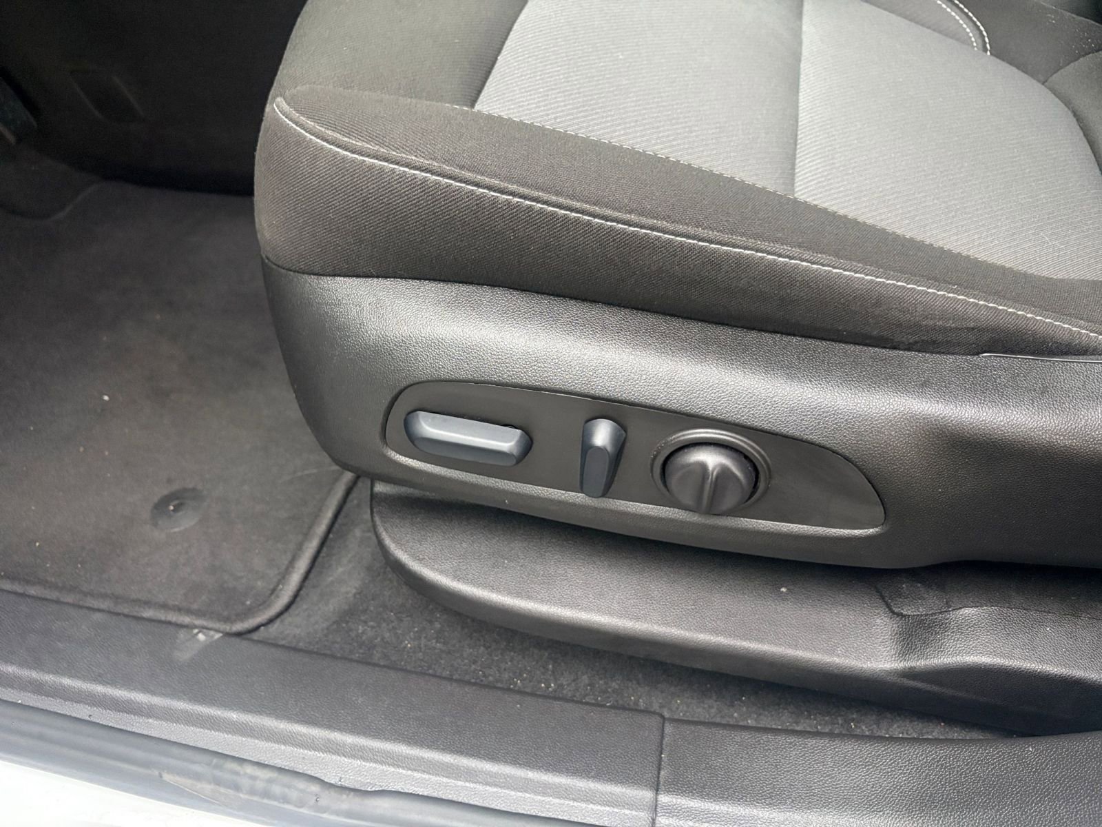 Used 2025 Chevrolet Blazer LT image 23