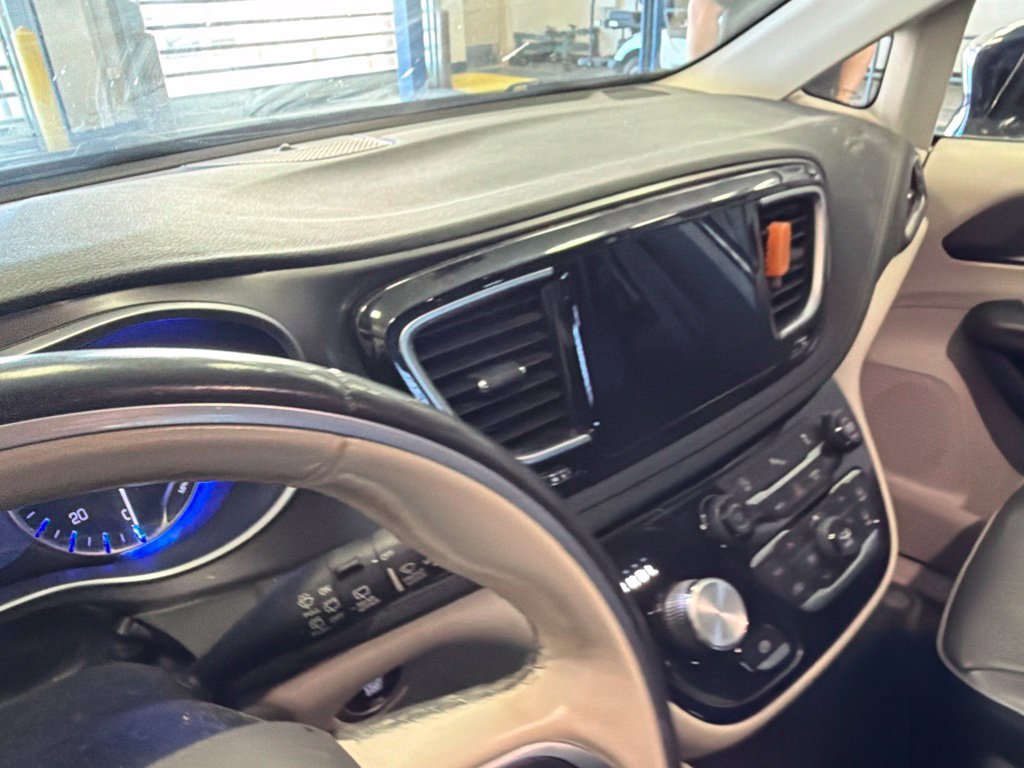 Used 2019 Chrysler Pacifica Limited FWD image 4