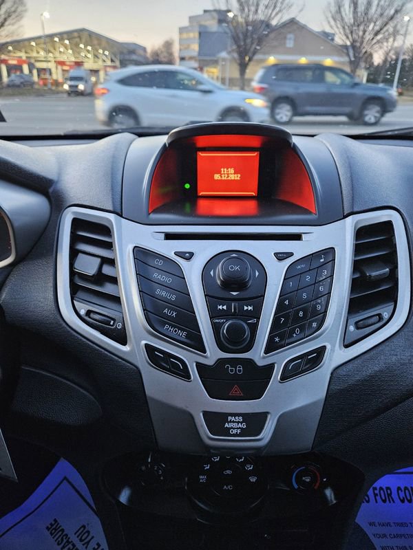 Used 2012 Ford Fiesta SE image 12