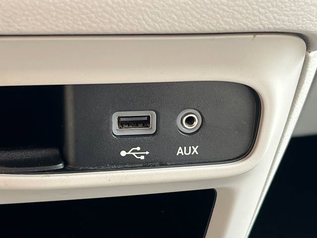 Used 2018 Chrysler Pacifica Touring-L image 27