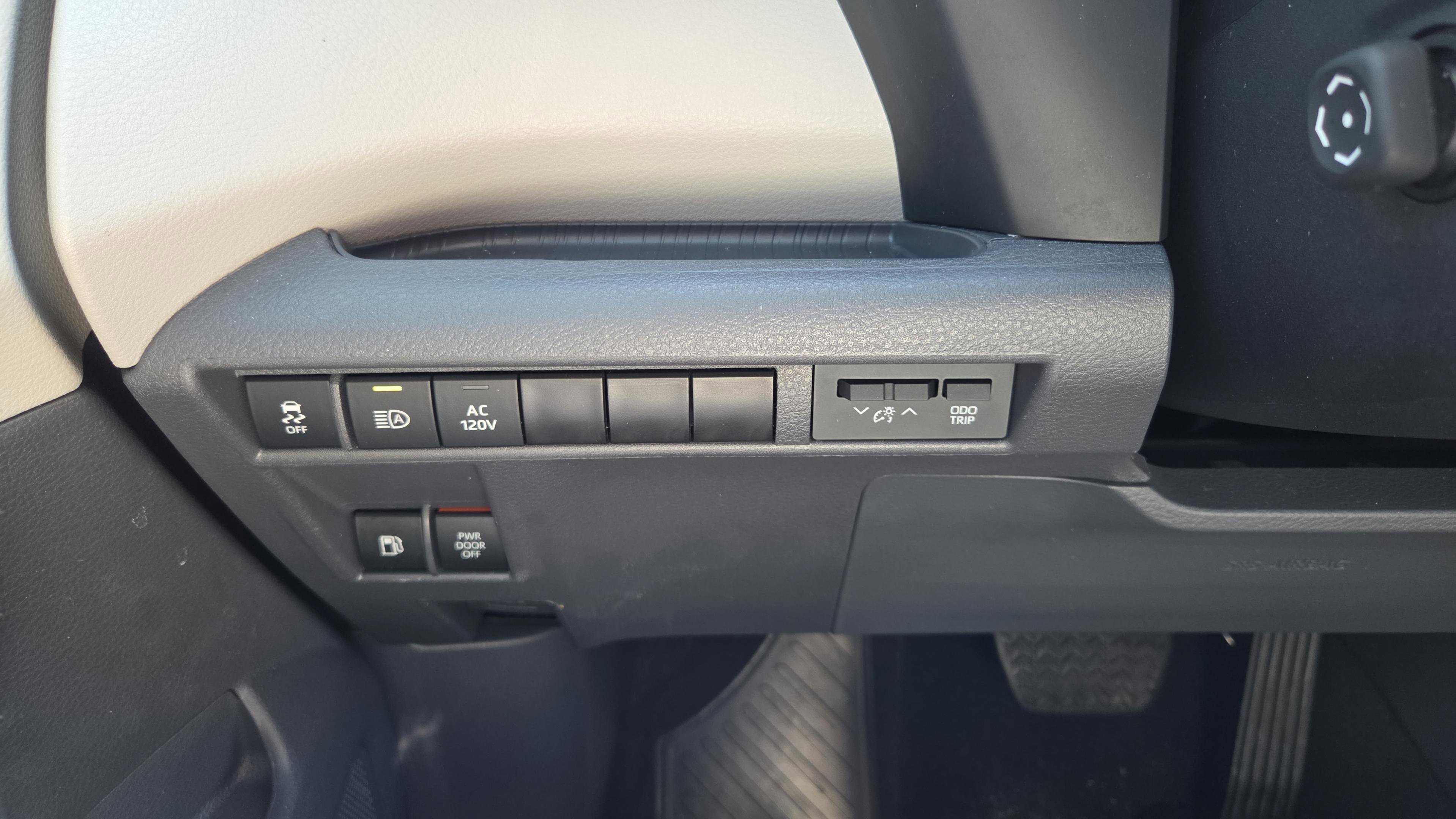 Certified 2023 Toyota Sienna Limited image 25
