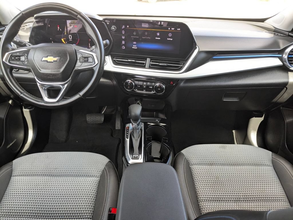 Used 2025 Chevrolet Trax LT w/ LT Convenience Package FWD image 23