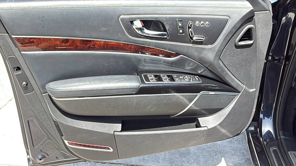 Used 2015 Kia K900 Luxury RWD image 18