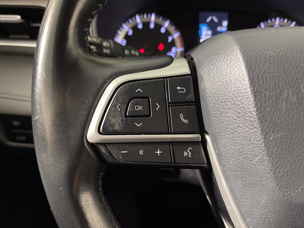 Used 2022 Toyota Highlander LE AWD/4WD image 26