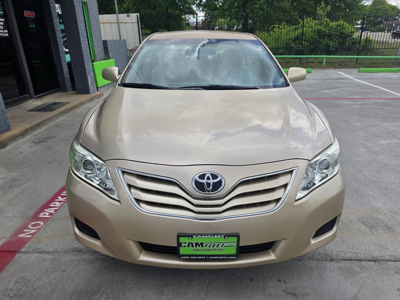 Used 2010 Toyota Camry LE image 7