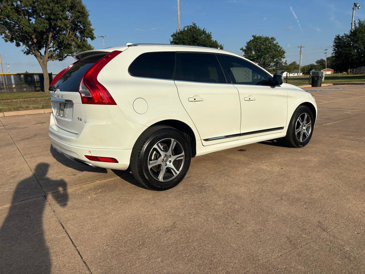 Used 2015 Volvo XC60 T6 w/ Proximity Package FWD image 22