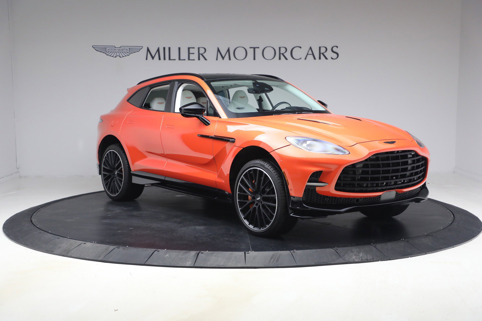 Used 2024 Aston Martin DBX 707 image 11