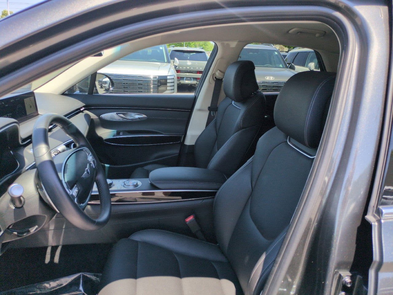 Used 2025 Genesis GV70 2.5T AWD/4WD image 15