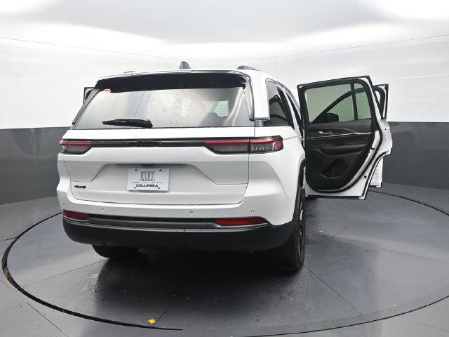 New 2026 Jeep Grand Cherokee Altitude AWD/4WD image 36