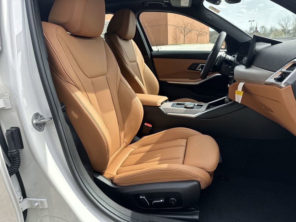 Used 2025 BMW 330i xDrive 330i xDrive w/ Premium Package image 30