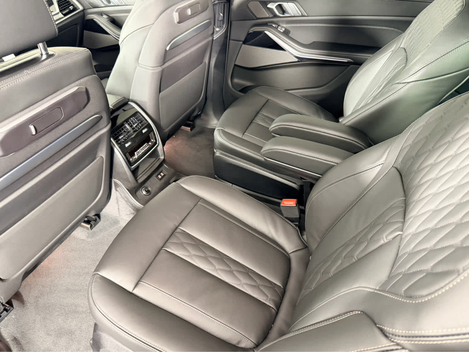 New 2026 BMW ALPINA XB7 AWD/4WD image 19