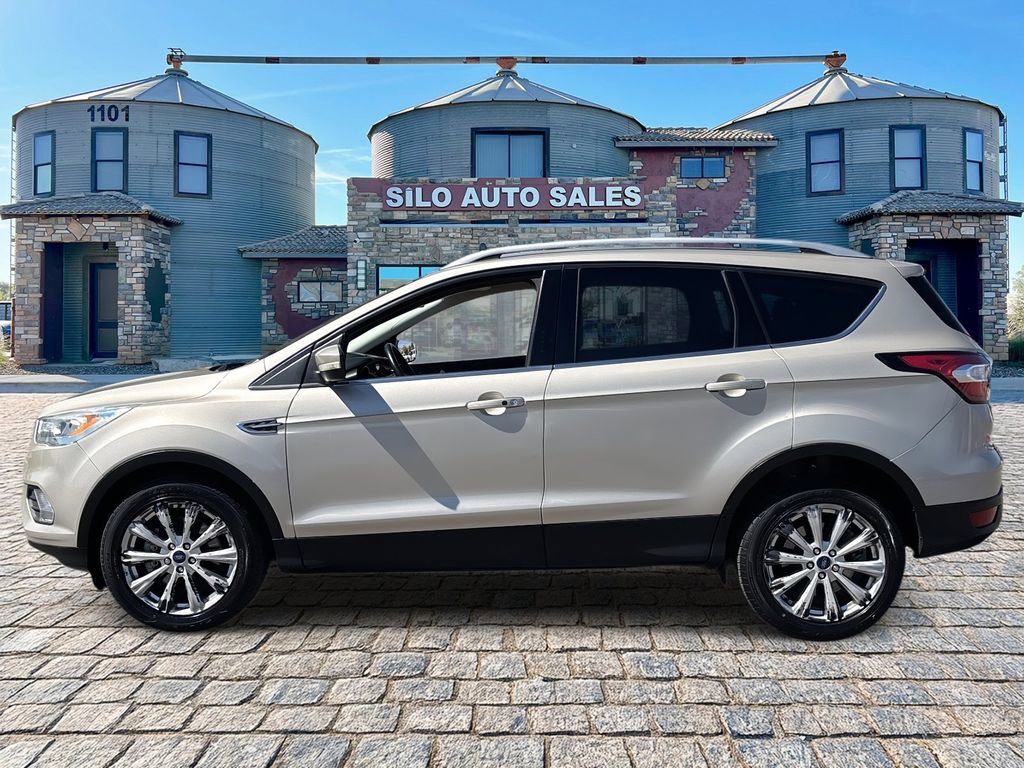 Used 2017 Ford Escape Titanium image 2