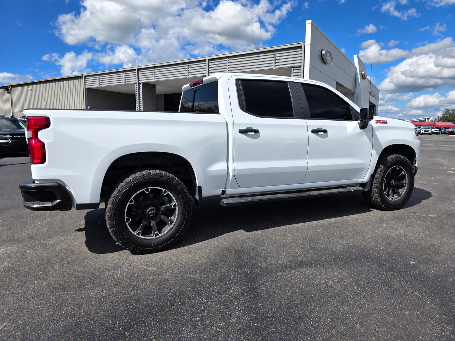 Used 2021 Chevrolet Silverado 1500 LT Trail Boss AWD/4WD image 3