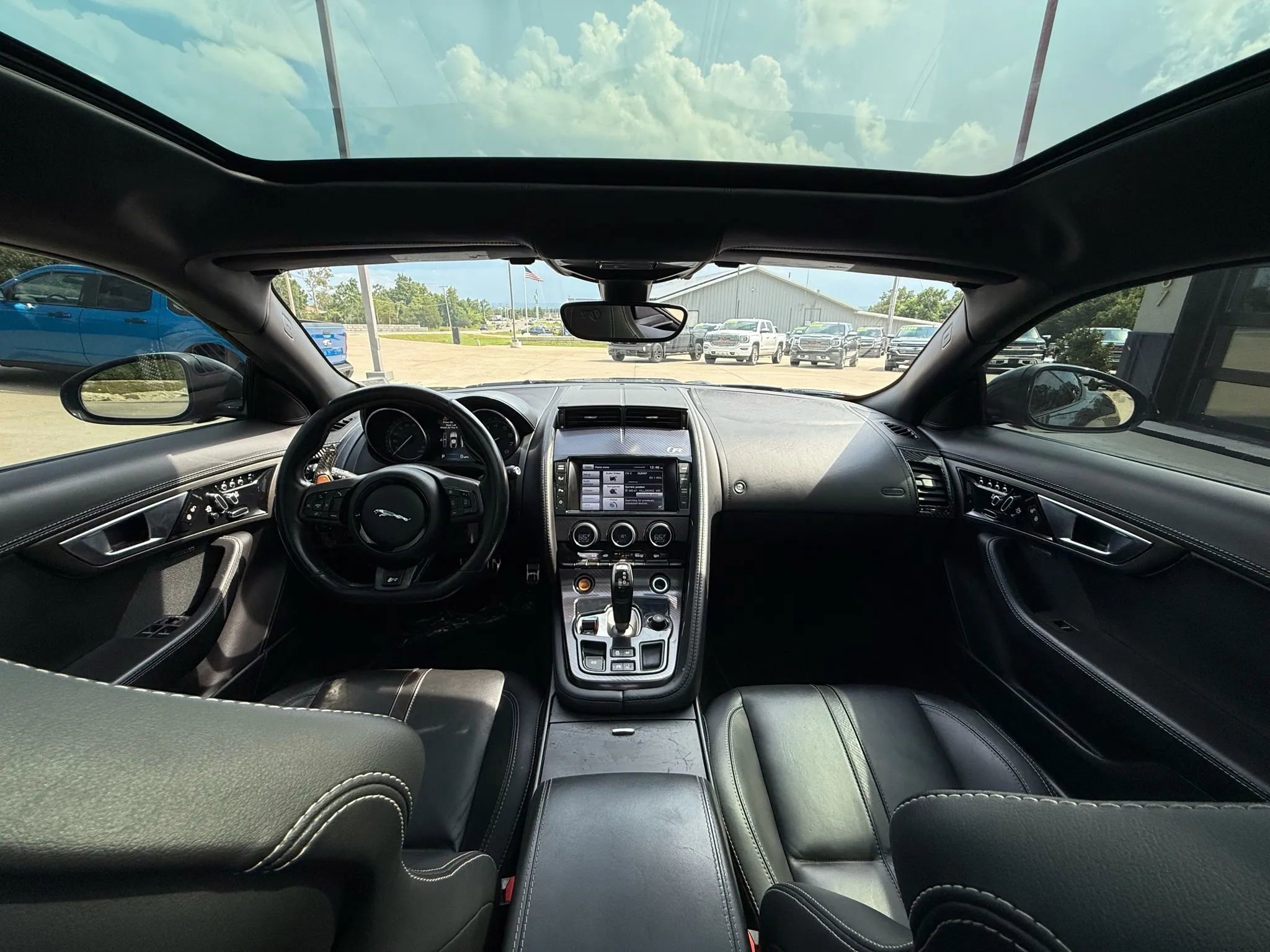 Used 2015 Jaguar F-TYPE R image 17