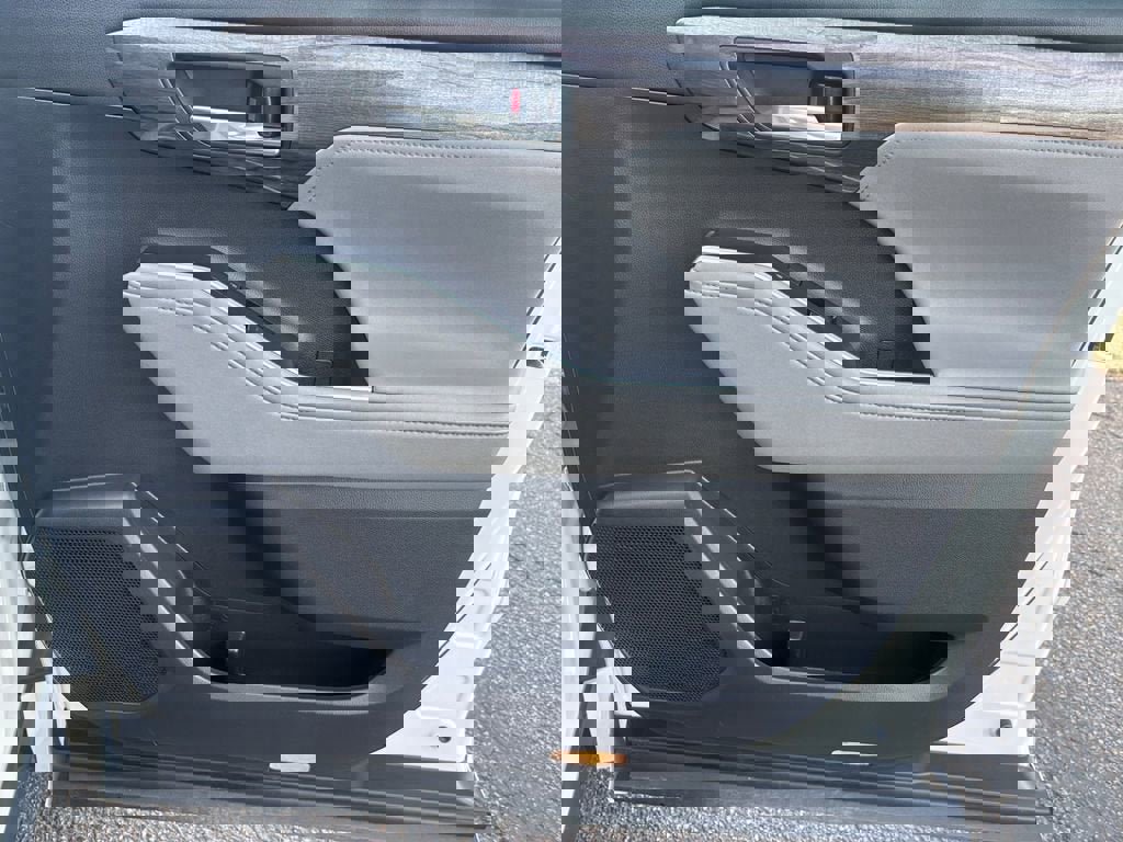 Used 2021 Toyota Highlander Platinum AWD/4WD image 16