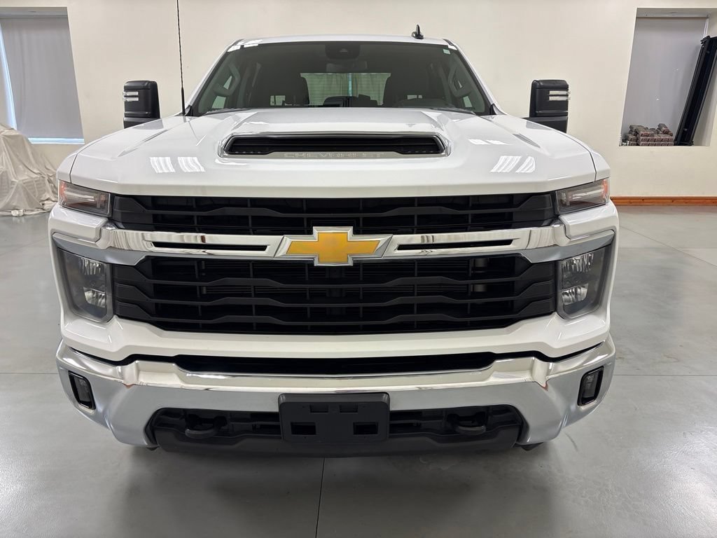 Used 2025 Chevrolet Silverado 2500 LT w/ Convenience Package AWD/4WD image 3