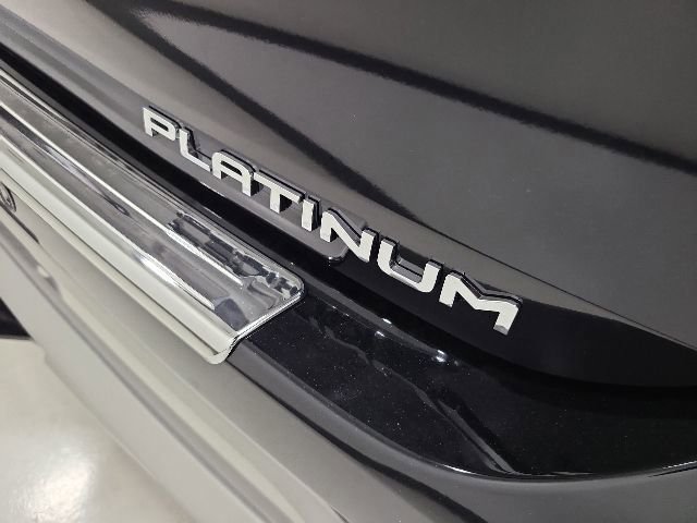 New 2026 Toyota Highlander Platinum AWD/4WD image 9