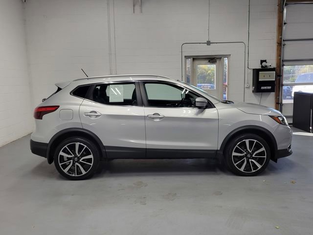 Used 2017 Nissan Rogue Sport SL w/ SL Premium Package image 4