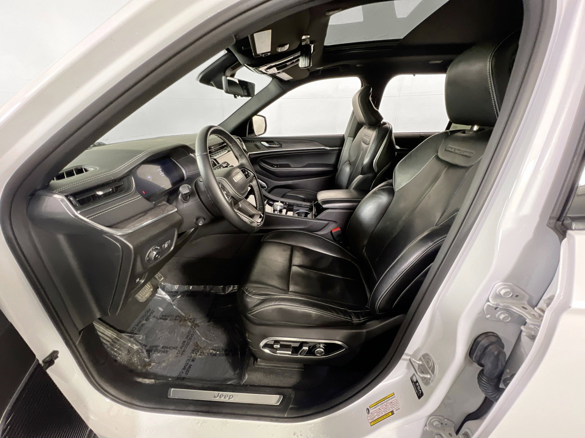 Used 2022 Jeep Grand Cherokee Overland w/ Adv Protech Group III image 21