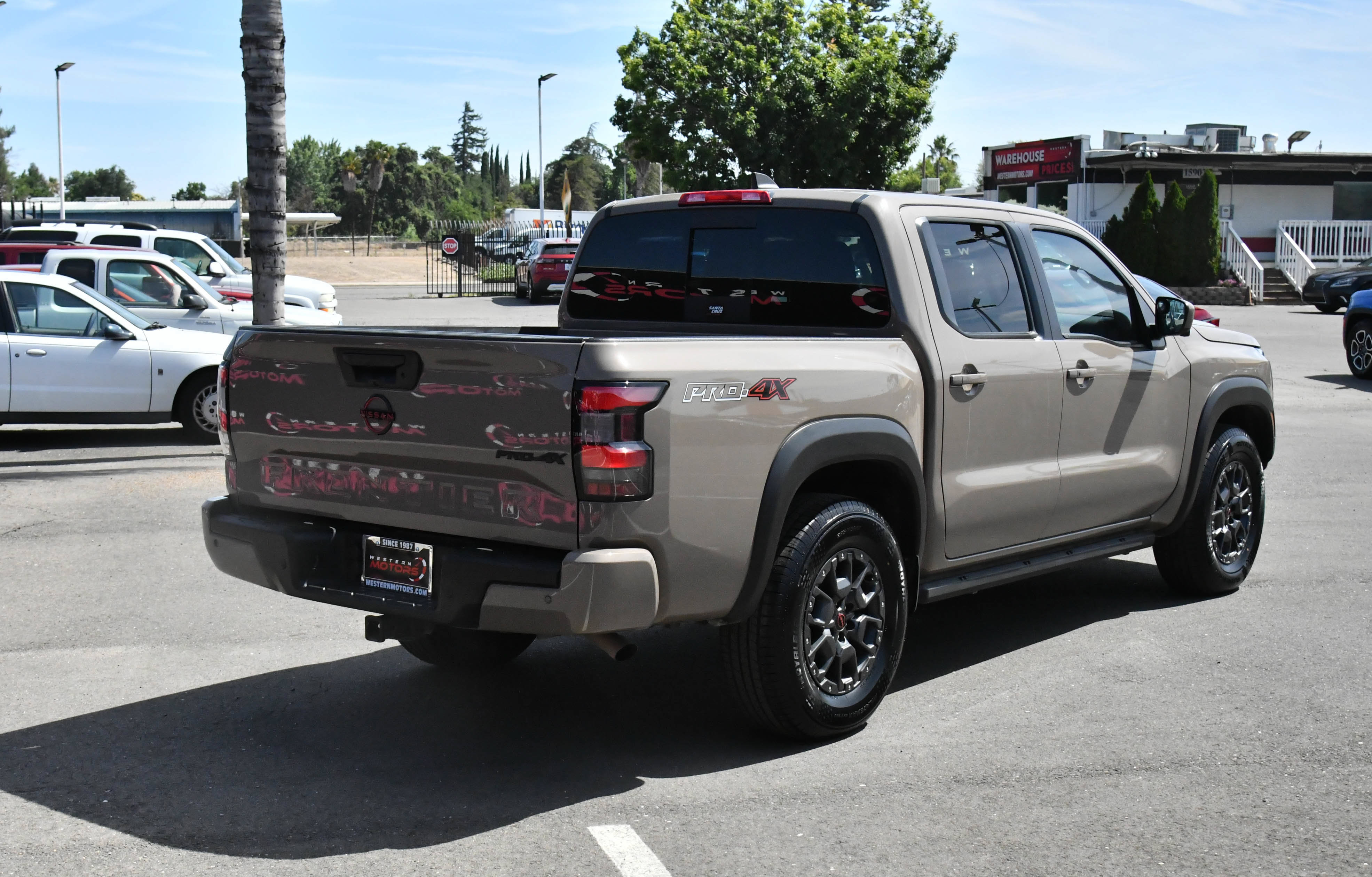Used 2023 Nissan Frontier PRO-4X w/ Pro-4X Premium Package AWD/4WD image 8