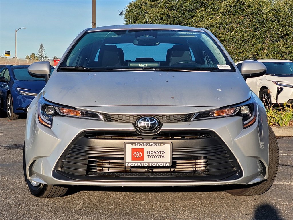 Used 2025 Toyota Corolla LE image 2