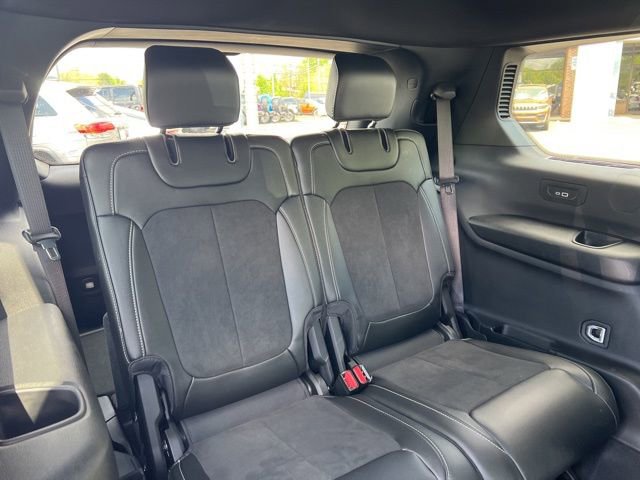 Used 2025 Jeep Grand Cherokee L Altitude AWD/4WD image 28