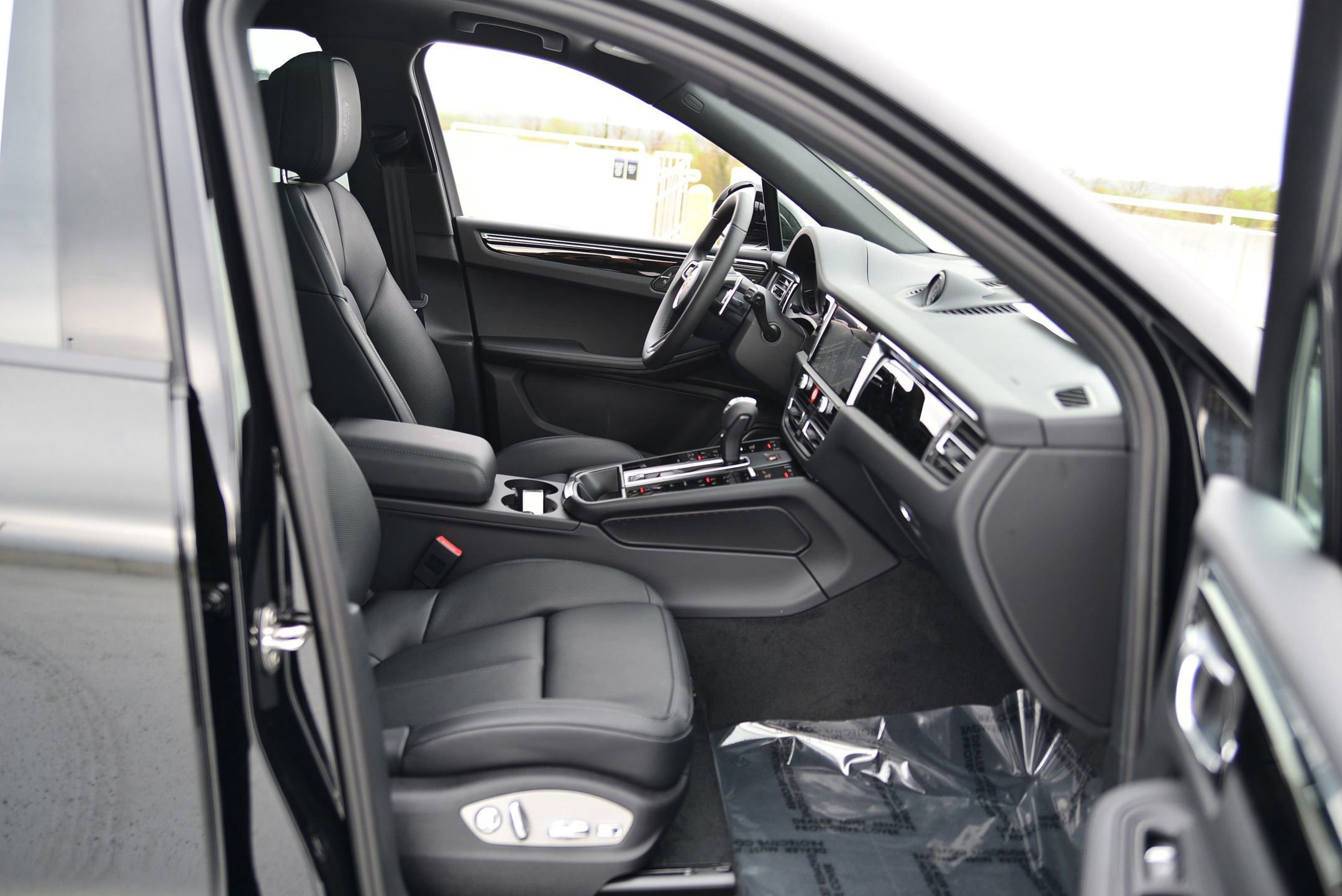 Used 2025 Porsche Macan image 21